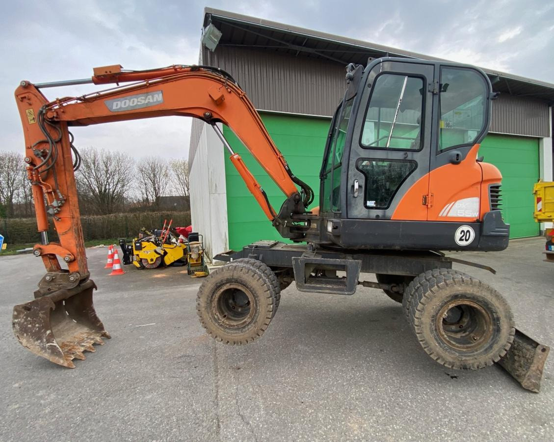 Doosan DX 55W - Колёсный экскаватор: фото 4 Doosan DX 55W - Колёсный экскаватор: фото 4