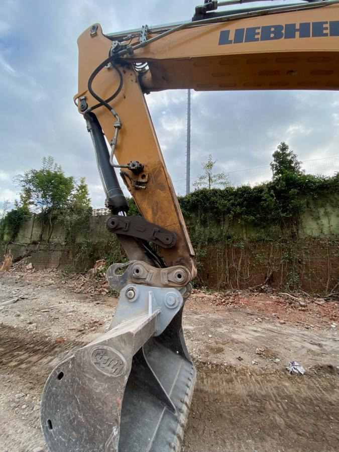 Гусеничный экскаватор Liebherr R 946 NLC: фото 9