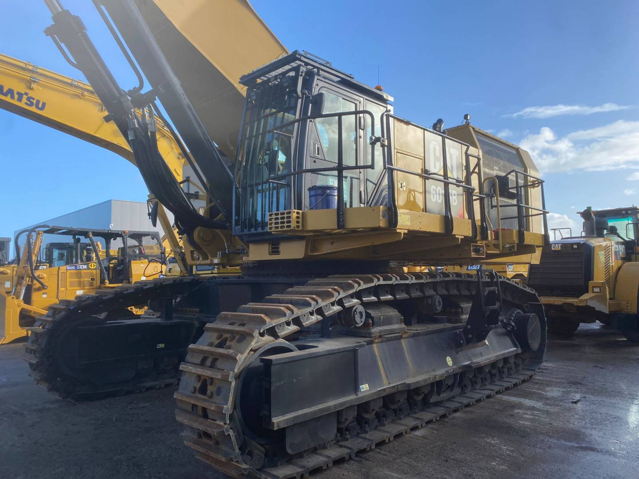 CAT 6015B - Гусеничный экскаватор: фото 1 CAT 6015B - Гусеничный экскаватор: фото 1