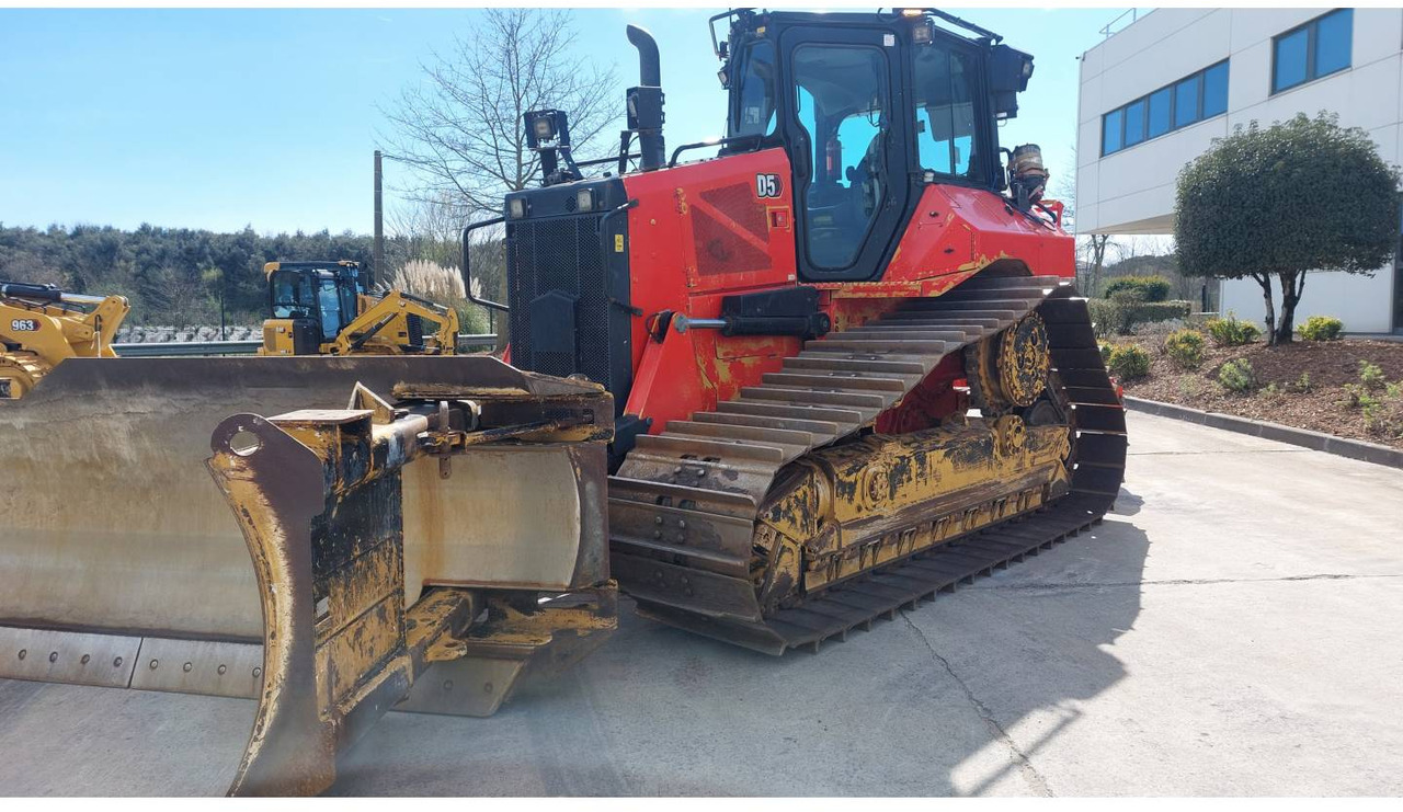 CAT D5 - Бульдозер: фото 1 CAT D5 - Бульдозер: фото 1