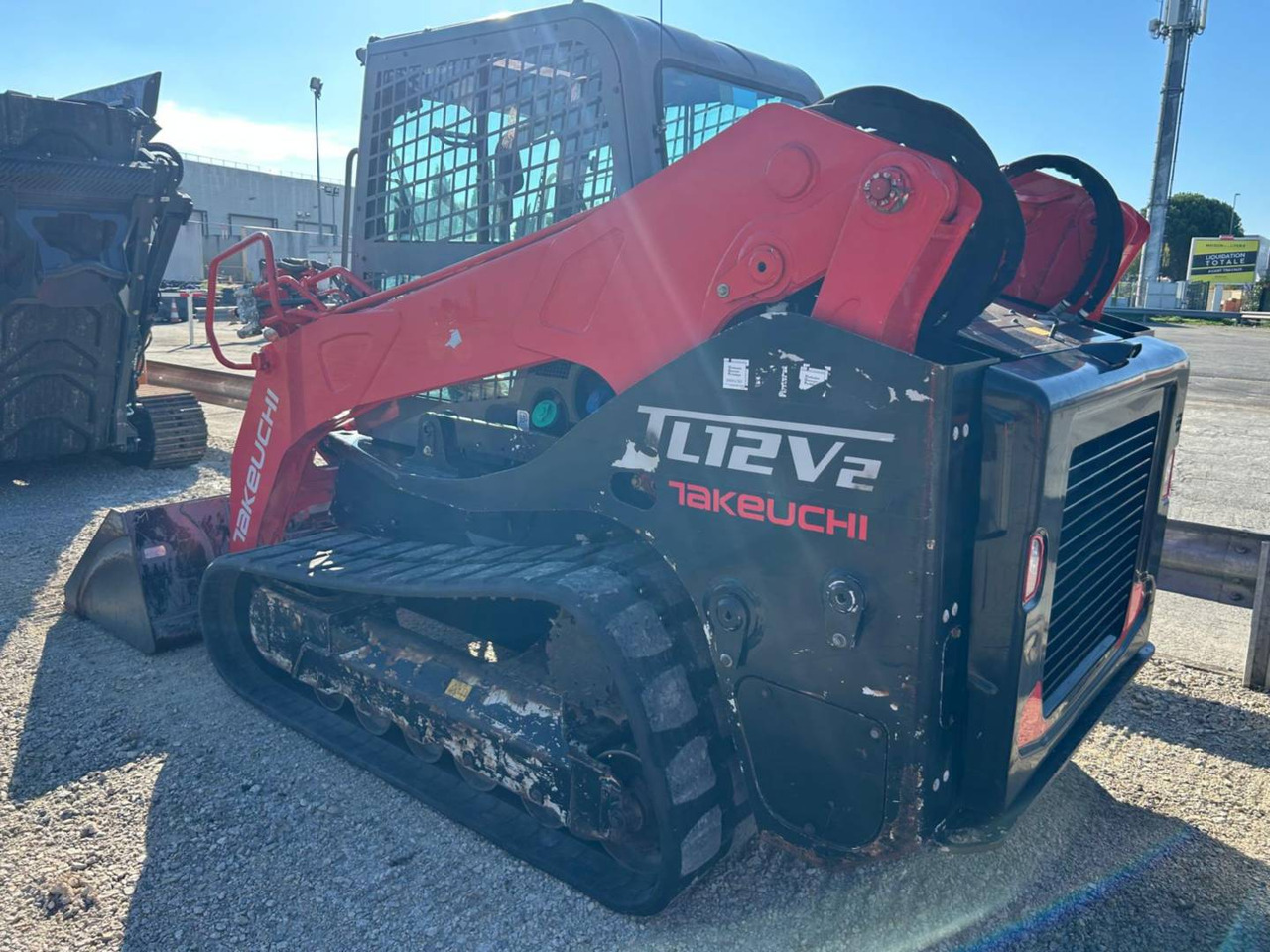 TAKEUCHI MFG. CO. LTD. TL12 - Гусеничный погрузчик: фото 4 TAKEUCHI MFG. CO. LTD. TL12 - Гусеничный погрузчик: фото 4