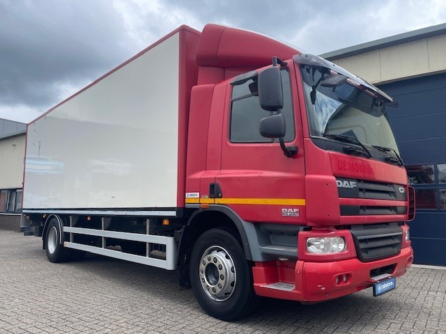 Грузовик с закрытым кузовом DAF FA CF65 DAF CF65.250 4X2 Euro 5 EEV Bakwagen - Year 2013 - Airco - Plywood laadbak + laadklep: фото 1