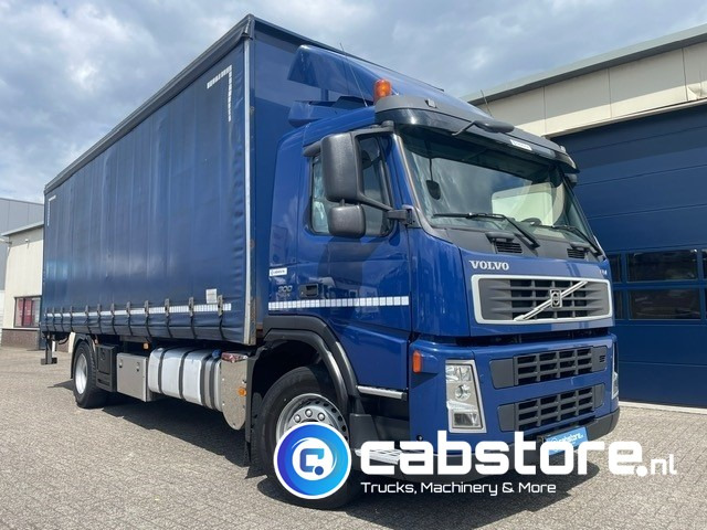 Volvo FM9 4X2R FAL9.0 RAD-A4 Volvo FM300 4x2 Euro 5 bakwagen - Schuifzeilen - Laadklep 2000 kg - Bouwjaar 2008 - Kooi-Aap heftruck - Грузовик с закрытым кузовом: фото 1 Volvo FM9 4X2R FAL9.0 RAD-A4 Volvo FM300 4x2 Euro 5 bakwagen - Schuifzeilen - Laadklep 2000 kg - Bouwjaar 2008 - Kooi-Aap heftruck - Грузовик с закрытым кузовом: фото 1