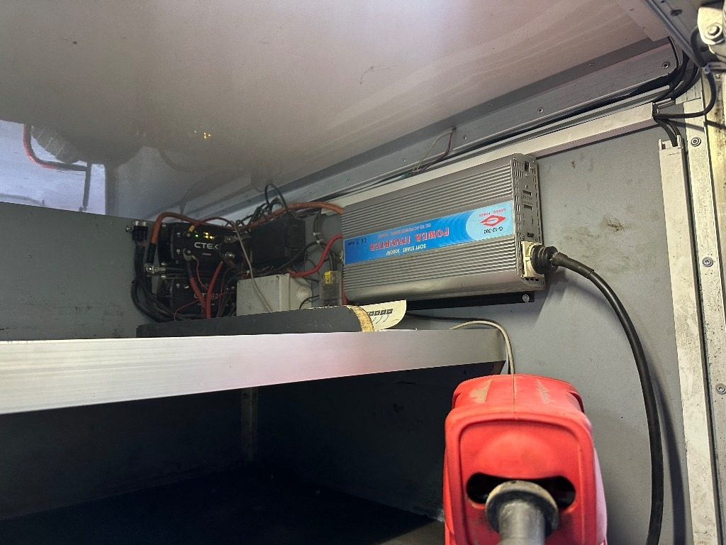 Iveco Daily 50C18A8 huoltoauto - Цельнометаллический фургон: фото 5 Iveco Daily 50C18A8 huoltoauto - Цельнометаллический фургон: фото 5