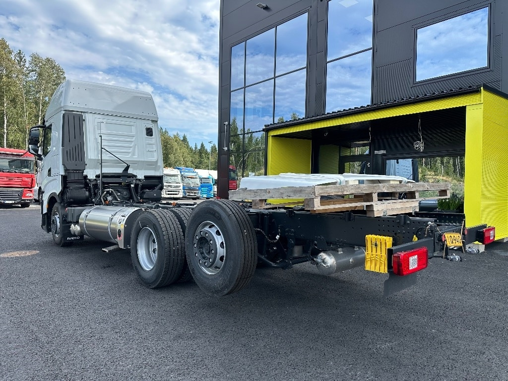 Iveco S-Way AS26S50 NP 2xLNG 6x2*4 - Грузовик-шасси: фото 5 Iveco S-Way AS26S50 NP 2xLNG 6x2*4 - Грузовик-шасси: фото 5