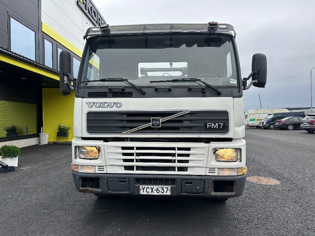 Volvo FM7 4x2 vaijerilaitteilla - Портальный бункеровоз: фото 2 Volvo FM7 4x2 vaijerilaitteilla - Портальный бункеровоз: фото 2