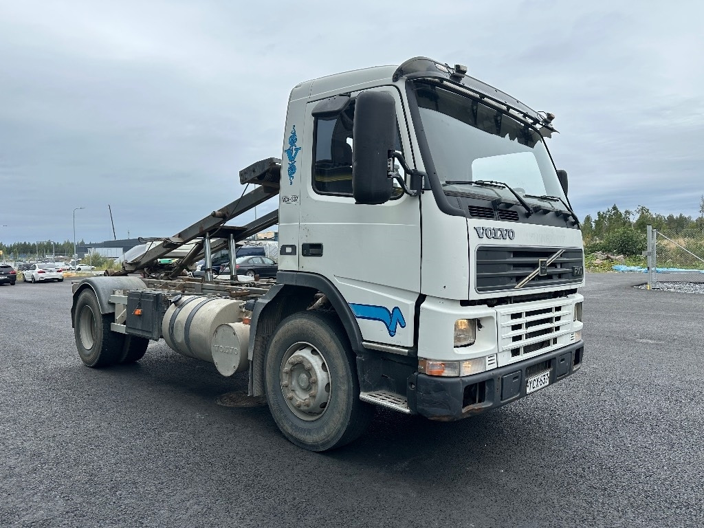 Volvo FM7 4x2 vaijerilaitteilla - Портальный бункеровоз: фото 3 Volvo FM7 4x2 vaijerilaitteilla - Портальный бункеровоз: фото 3