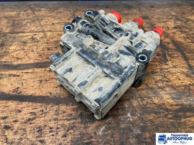 Scania Valve block – Scania 1889795 - Электрическая система для Грузовиков: фото 3 Scania Valve block – Scania 1889795 - Электрическая система для Грузовиков: фото 3