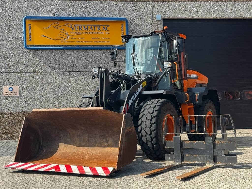 Doosan DEVELON /DL200-7, central lubrication, 2022 - Мини-погрузчик с бортовым поворотом: фото 2 Doosan DEVELON /DL200-7, central lubrication, 2022 - Мини-погрузчик с бортовым поворотом: фото 2