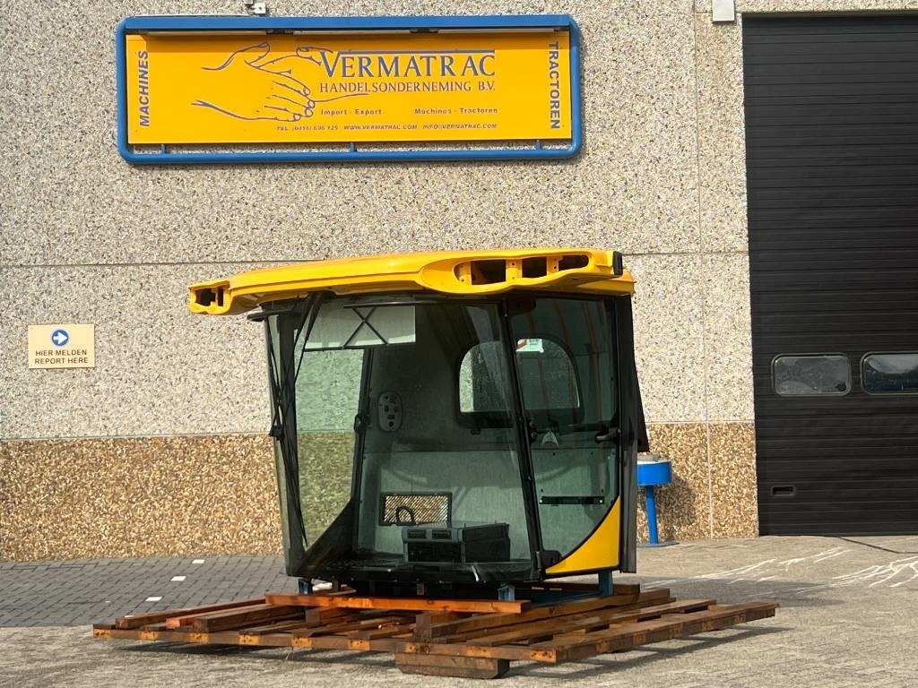 New Holland Cabine - New Holland CR8070, CR8080, CR9070, CR908 - Навесное оборудование для комбайна: фото 1 New Holland Cabine - New Holland CR8070, CR8080, CR9070, CR908 - Навесное оборудование для комбайна: фото 1