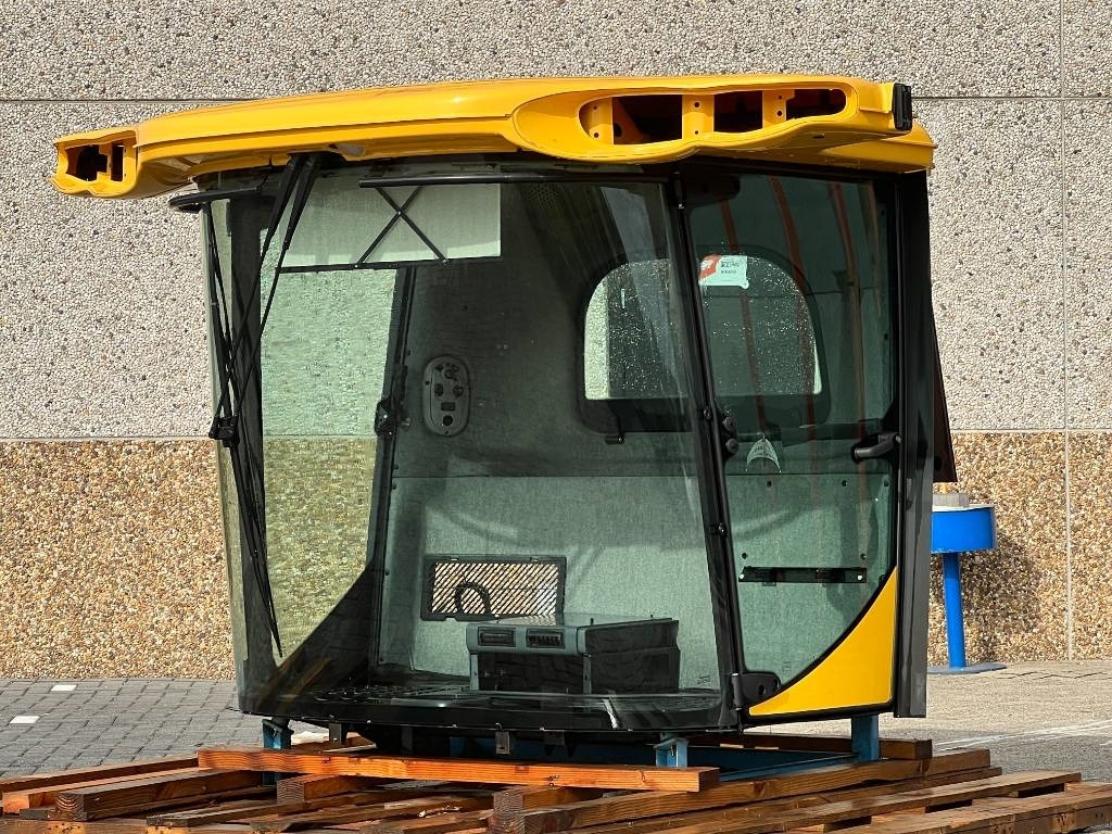 New Holland Cabine - New Holland CR8070, CR8080, CR9070, CR908 - Навесное оборудование для комбайна: фото 2 New Holland Cabine - New Holland CR8070, CR8080, CR9070, CR908 - Навесное оборудование для комбайна: фото 2