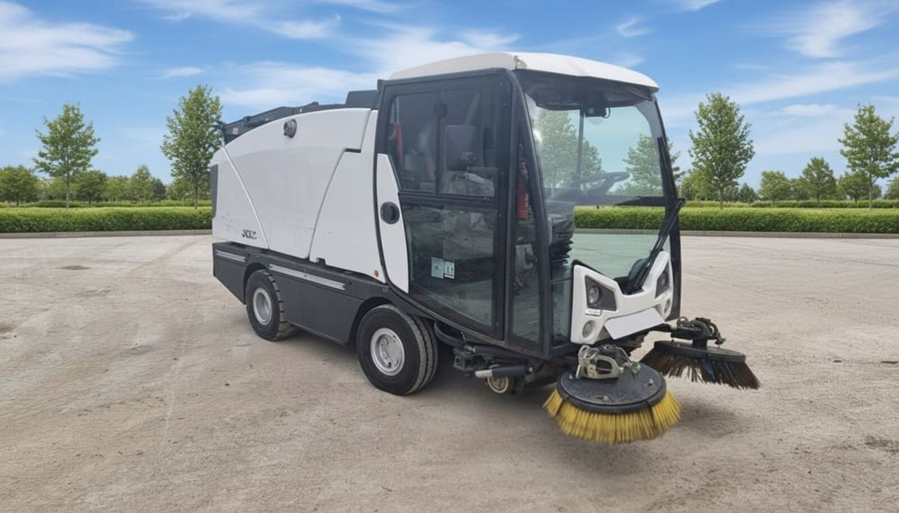 Johnston C202 - Подметально-уборочная машина: фото 1 Johnston C202 - Подметально-уборочная машина: фото 1