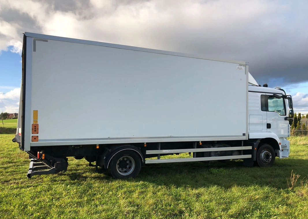 MAN 15.290 Winda Bok otwierany 18 Palet - Изотермический грузовик: фото 3 MAN 15.290 Winda Bok otwierany 18 Palet - Изотермический грузовик: фото 3