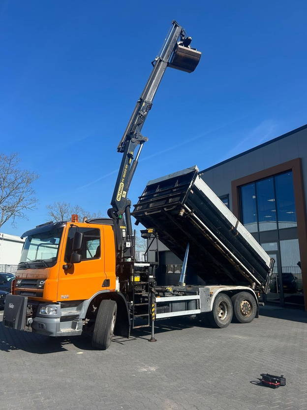 DAF CF 75 CF75 with Palfinger PK18002 Crane 3side Tipper - Самосвал, Автоманипулятор: фото 1 DAF CF 75 CF75 with Palfinger PK18002 Crane 3side Tipper - Самосвал, Автоманипулятор: фото 1