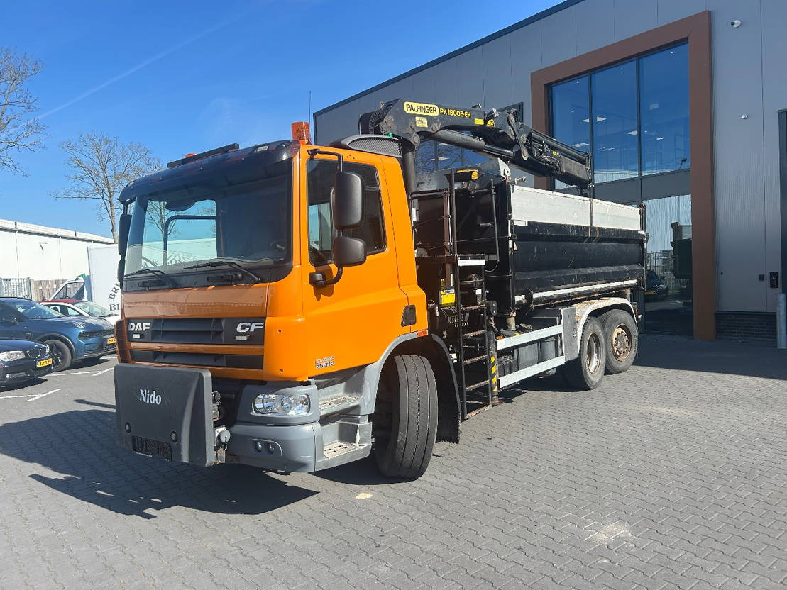 DAF CF 75 CF75 with Palfinger PK18002 Crane 3side Tipper - Самосвал, Автоманипулятор: фото 3 DAF CF 75 CF75 with Palfinger PK18002 Crane 3side Tipper - Самосвал, Автоманипулятор: фото 3