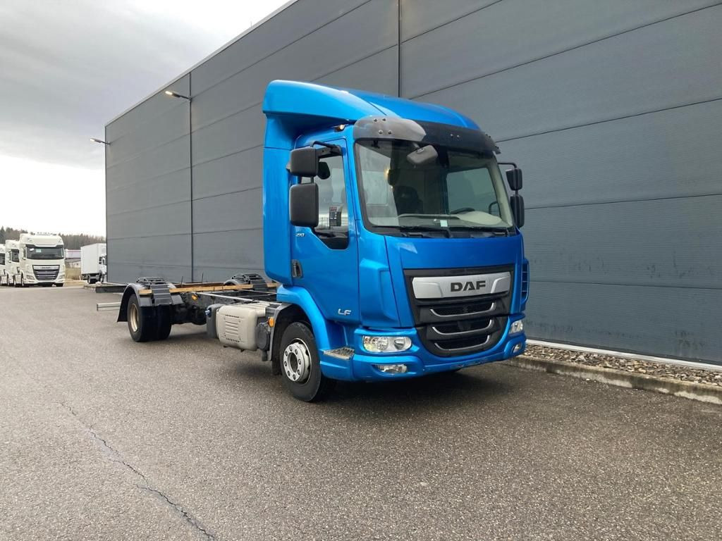 DAF LF 210 FA Standheizung / 5.00m Rd / 7.490kg DAF LF 210 FA Standheizung / 5.00m Rd / 7.490kg - Тентованный грузовик: фото 3 DAF LF 210 FA Standheizung / 5.00m Rd / 7.490kg DAF LF 210 FA Standheizung / 5.00m Rd / 7.490kg - Тентованный грузовик: фото 3