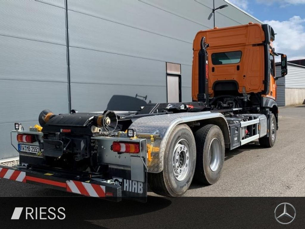 Mercedes-Benz 2551 L Abrollkipper mit HAD, gelenkter liftbarer - Грузовик: фото 3 Mercedes-Benz 2551 L Abrollkipper mit HAD, gelenkter liftbarer - Грузовик: фото 3