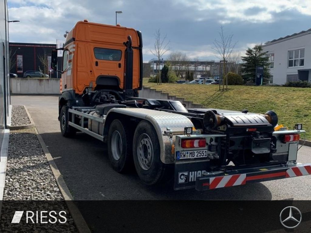 Mercedes-Benz Arocs 2551 L Abrollkipper mit HAD, gelenkter lif - Грузовик: фото 4 Mercedes-Benz Arocs 2551 L Abrollkipper mit HAD, gelenkter lif - Грузовик: фото 4