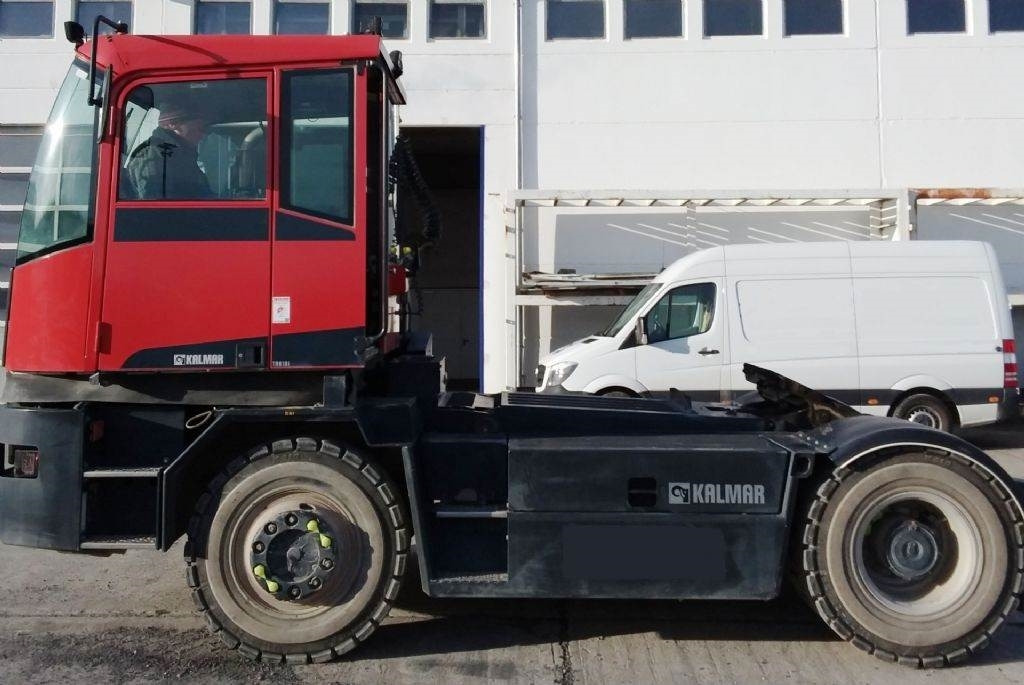 Kalmar TR618 - Терминальный тягач: фото 1 Kalmar TR618 - Терминальный тягач: фото 1