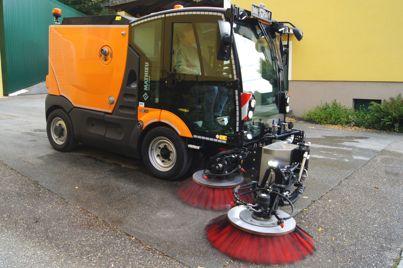 MATHIEU Azura Flex MC210 3-rd brush / EURO 6 / TÜV - Подметально-уборочная машина: фото 2 MATHIEU Azura Flex MC210 3-rd brush / EURO 6 / TÜV - Подметально-уборочная машина: фото 2