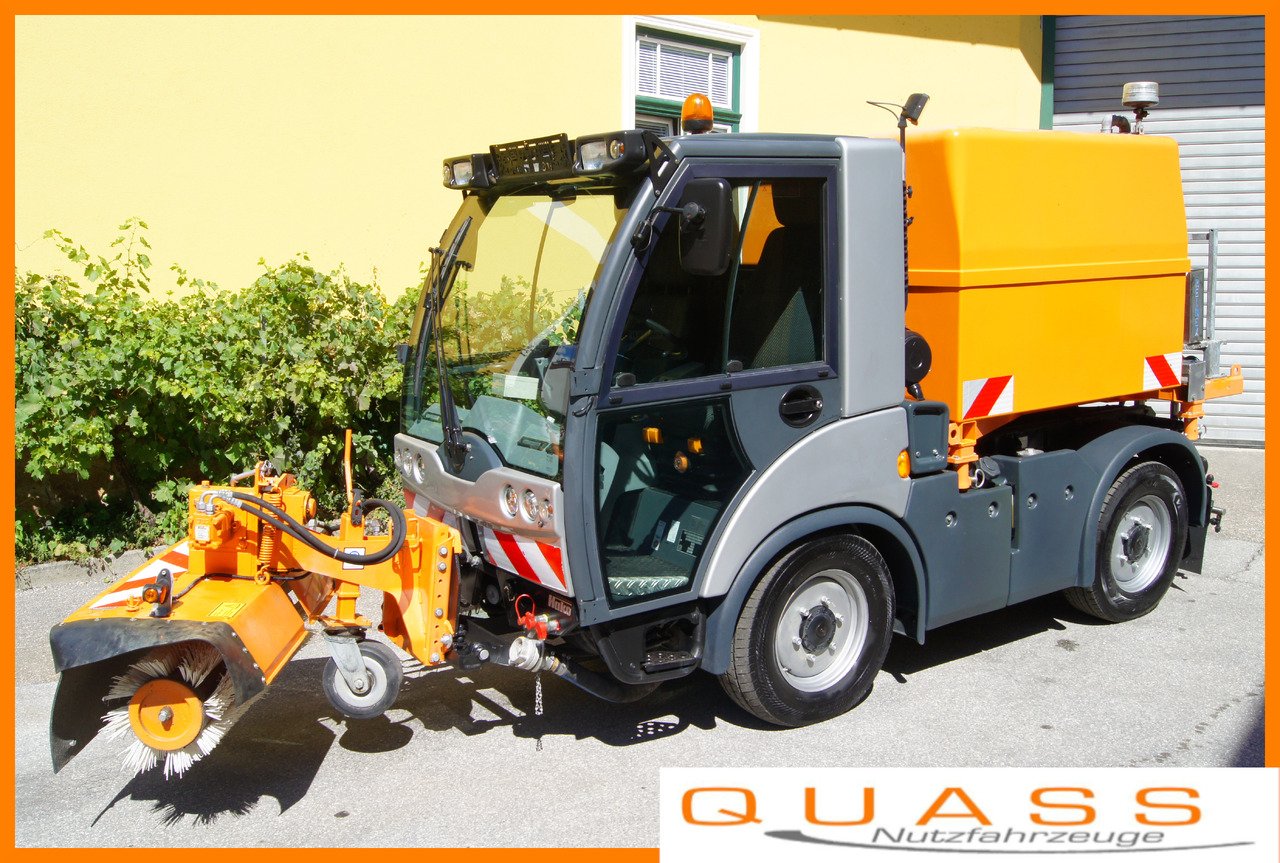MULTICAR TREMO X56 Carrier CS/4x4/Euro 5/Besen/Wasserfass - Снегоуборочная машина: фото 1 MULTICAR TREMO X56 Carrier CS/4x4/Euro 5/Besen/Wasserfass - Снегоуборочная машина: фото 1