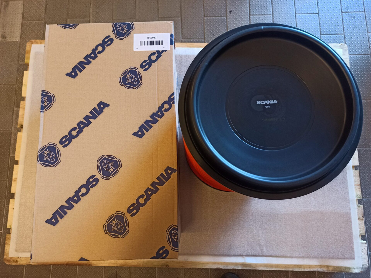 SCANIA AIR FILTER - 1869987 - Воздушный фильтр для Грузовиков: фото 1 SCANIA AIR FILTER - 1869987 - Воздушный фильтр для Грузовиков: фото 1