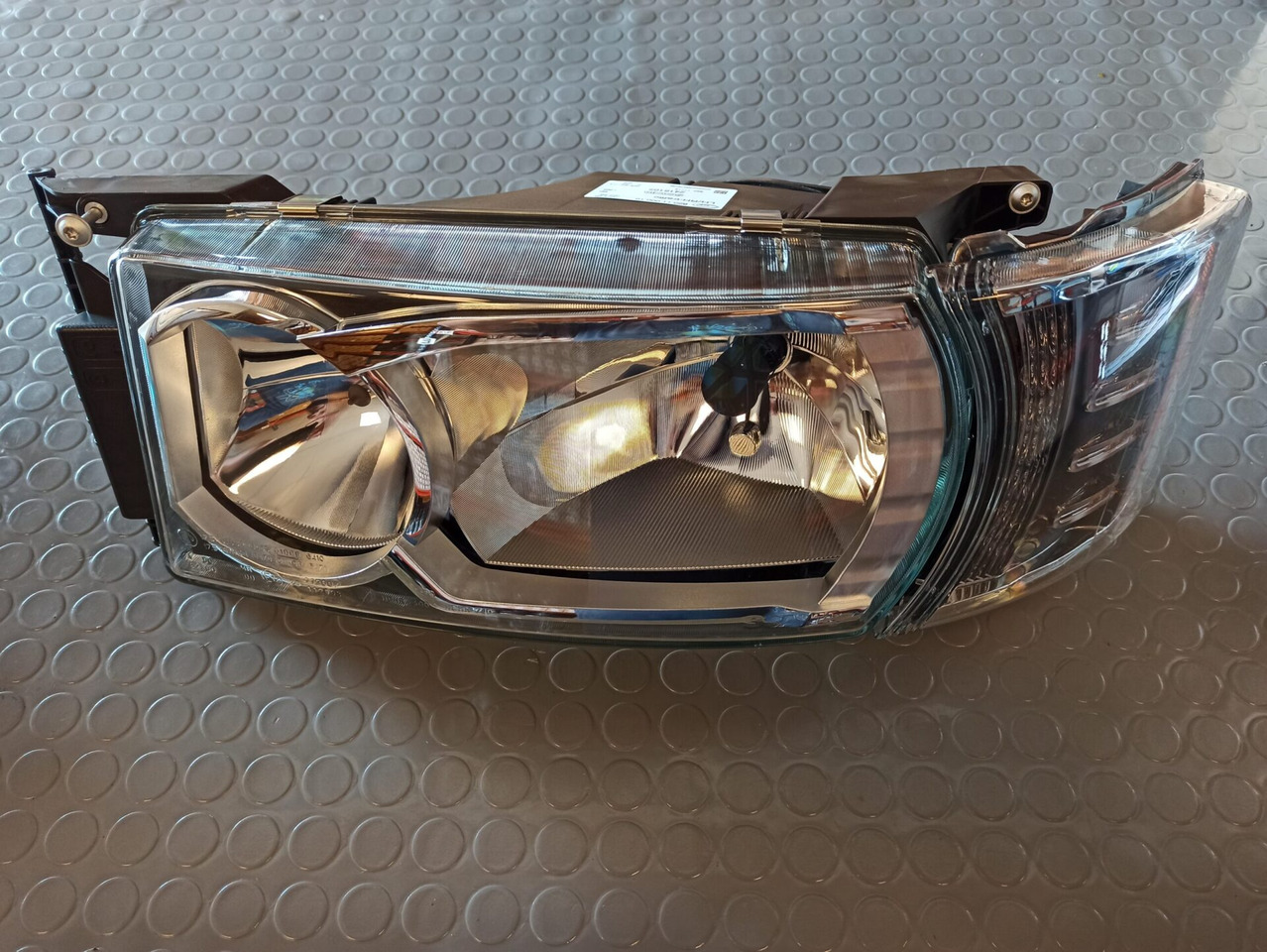 SCANIA HEADLAMP XENON LH V8 - 2416105 - Передняя фара для Грузовиков: фото 1 SCANIA HEADLAMP XENON LH V8 - 2416105 - Передняя фара для Грузовиков: фото 1
