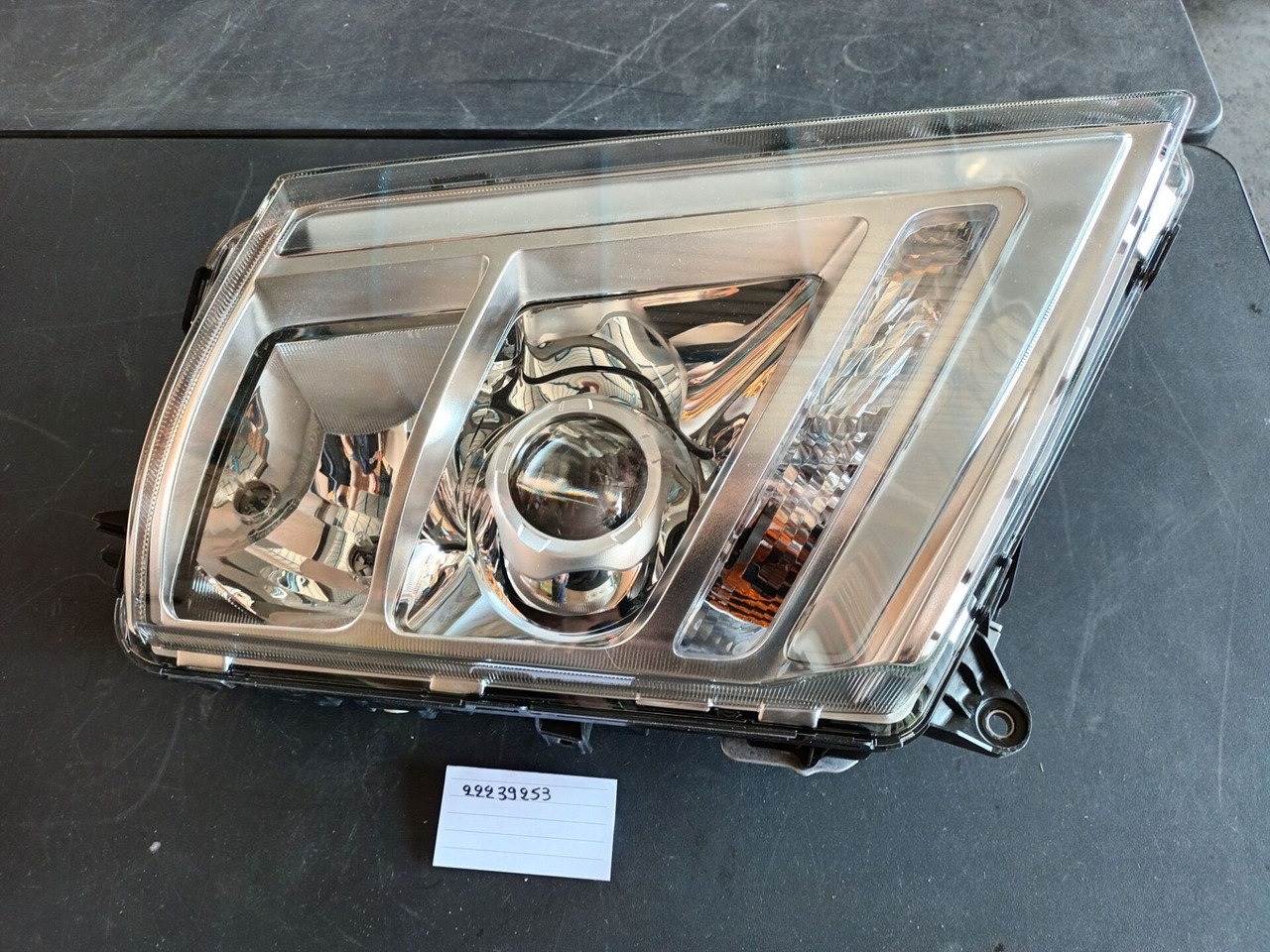 VOLVO HEADLAMP - 22239253 - Передняя фара для Грузовиков: фото 1 VOLVO HEADLAMP - 22239253 - Передняя фара для Грузовиков: фото 1