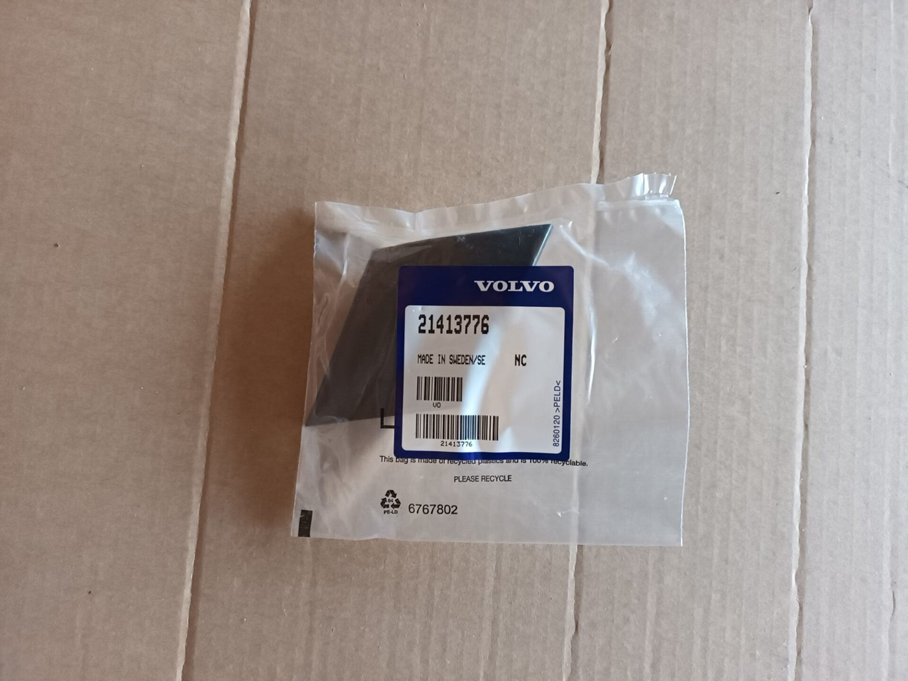 VOLVO LAMP LID 21413776 - Свет/ Освещение для Грузовиков: фото 1 VOLVO LAMP LID 21413776 - Свет/ Освещение для Грузовиков: фото 1