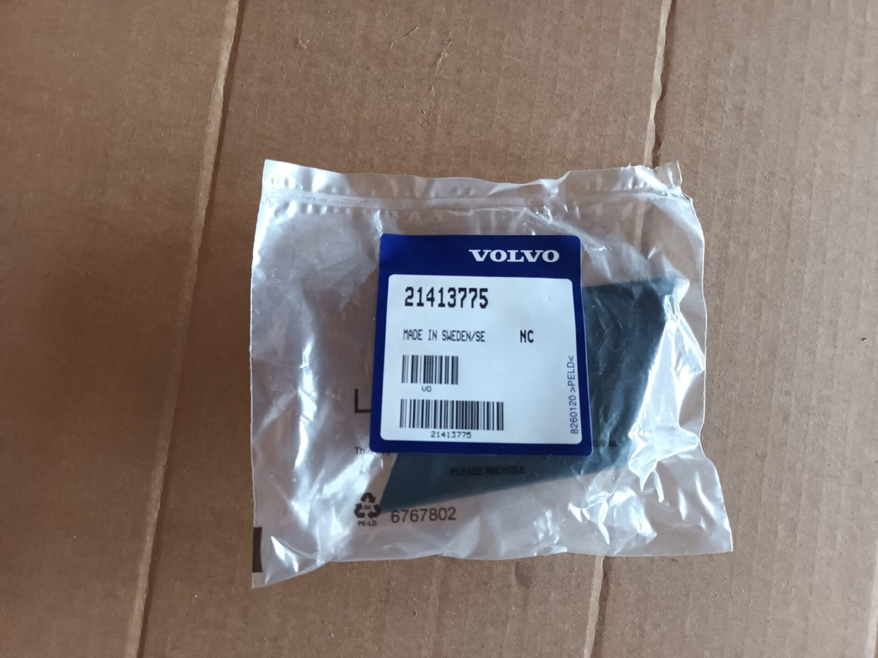 VOLVO LAMP LID RIGHT 21413775 - Свет/ Освещение для Грузовиков: фото 2 VOLVO LAMP LID RIGHT 21413775 - Свет/ Освещение для Грузовиков: фото 2