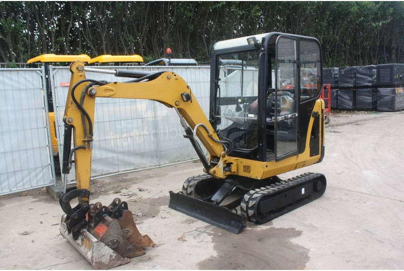 Caterpillar 301.8C - Мини-экскаватор: фото 1 Caterpillar 301.8C - Мини-экскаватор: фото 1