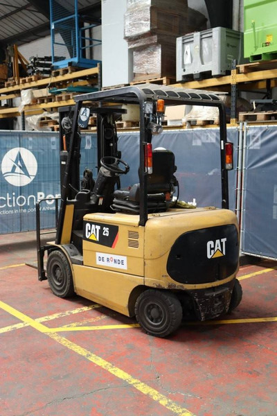 Caterpillar EP25K-PAC - Электропогрузчик: фото 4 Caterpillar EP25K-PAC - Электропогрузчик: фото 4