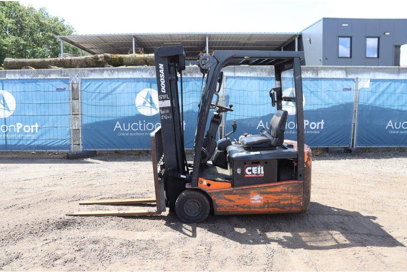 Doosan B15T-5 - Электропогрузчик: фото 2 Doosan B15T-5 - Электропогрузчик: фото 2