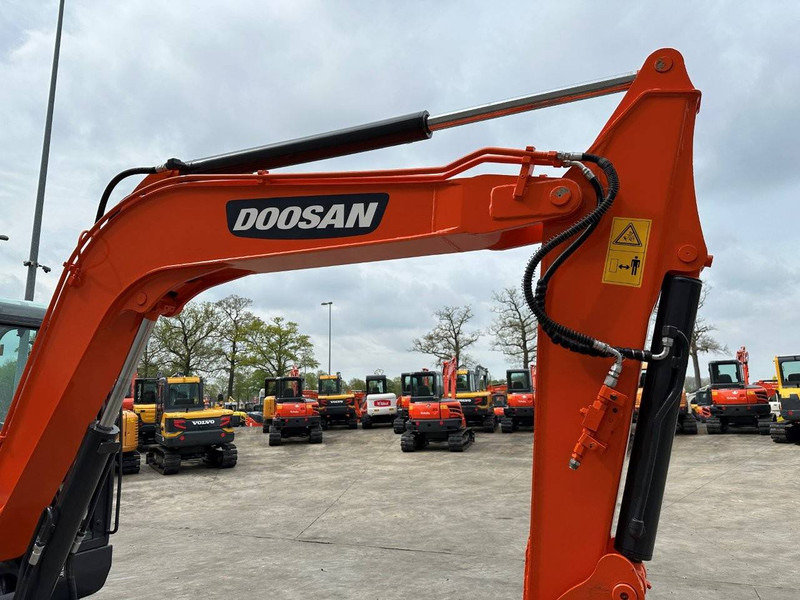 Гусеничный экскаватор Doosan DX55-9C: фото 12