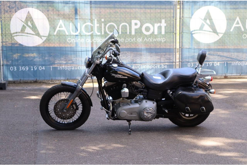 Harley-Davidson Dyna Street Bob - Мотоцикл: фото 1 Harley-Davidson Dyna Street Bob - Мотоцикл: фото 1