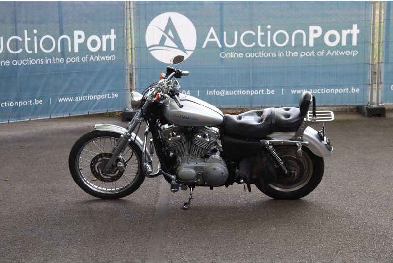 Harley-Davidson Sportster XL 883 - Мотоцикл: фото 2 Harley-Davidson Sportster XL 883 - Мотоцикл: фото 2