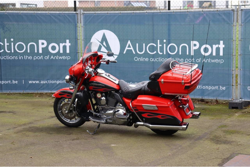 Harley-Davidson Ultra Classic CVO - Мотоцикл: фото 3 Harley-Davidson Ultra Classic CVO - Мотоцикл: фото 3