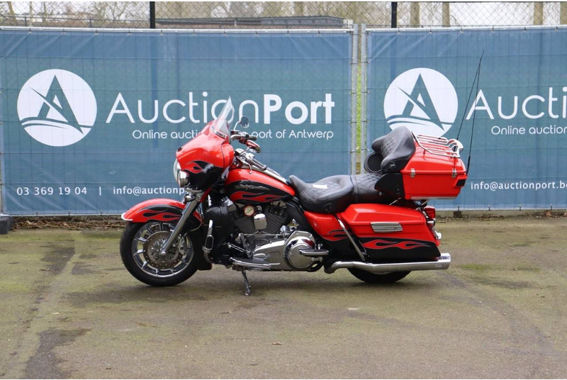 Harley-Davidson Ultra Glide CVO - Мотоцикл: фото 1 Harley-Davidson Ultra Glide CVO - Мотоцикл: фото 1