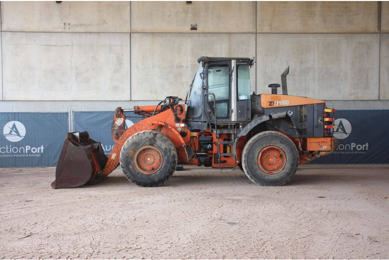 Hitachi ZW180 - Колёсный погрузчик: фото 2 Hitachi ZW180 - Колёсный погрузчик: фото 2