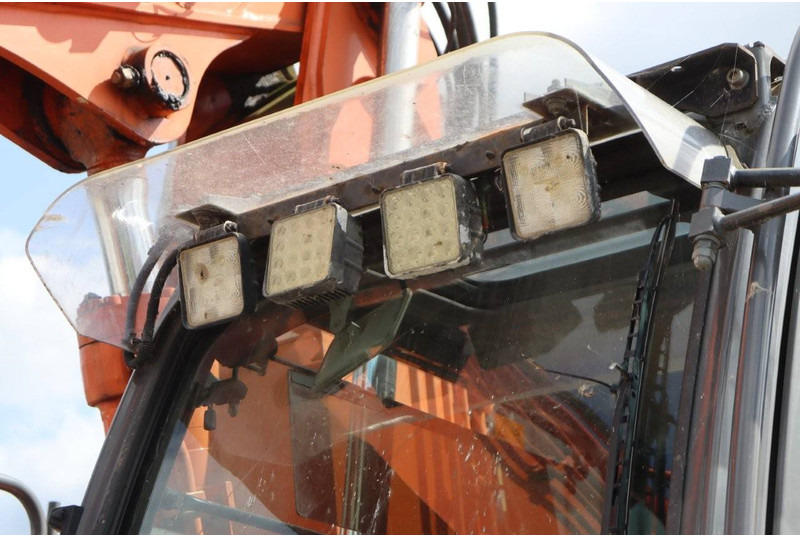 Колёсный экскаватор Hitachi ZX140W-3: фото 18