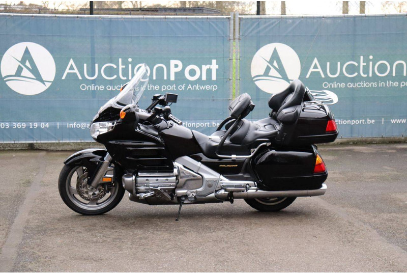 Honda GL1800 - Мотоцикл: фото 1 Honda GL1800 - Мотоцикл: фото 1