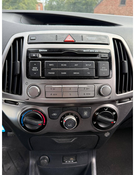 Седан Hyundai i20 1.1 CRDI: фото 11