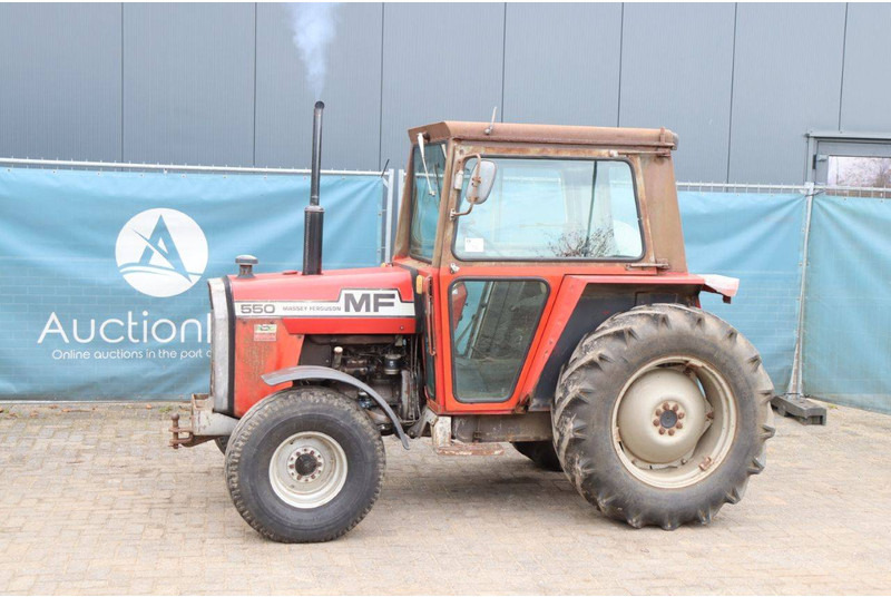 Massey Ferguson 550 - Трактор: фото 1 Massey Ferguson 550 - Трактор: фото 1