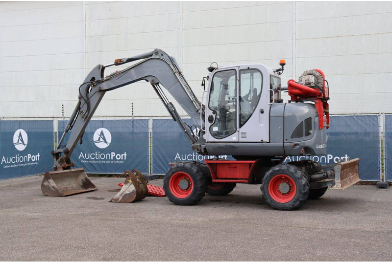 Neuson 9503 WD - Колёсный экскаватор: фото 4 Neuson 9503 WD - Колёсный экскаватор: фото 4