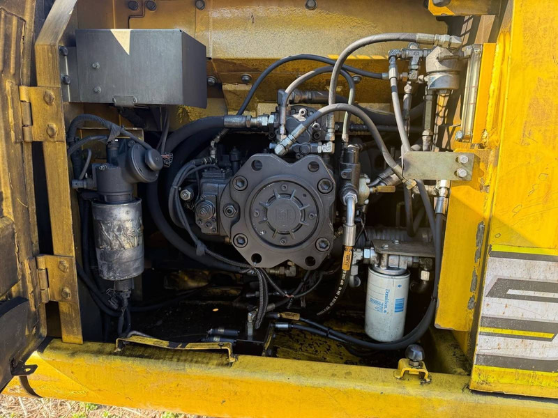 New Holland E215 - Гусеничный экскаватор: фото 4 New Holland E215 - Гусеничный экскаватор: фото 4