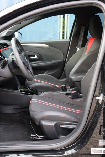 Седан Opel Corsa: фото 17