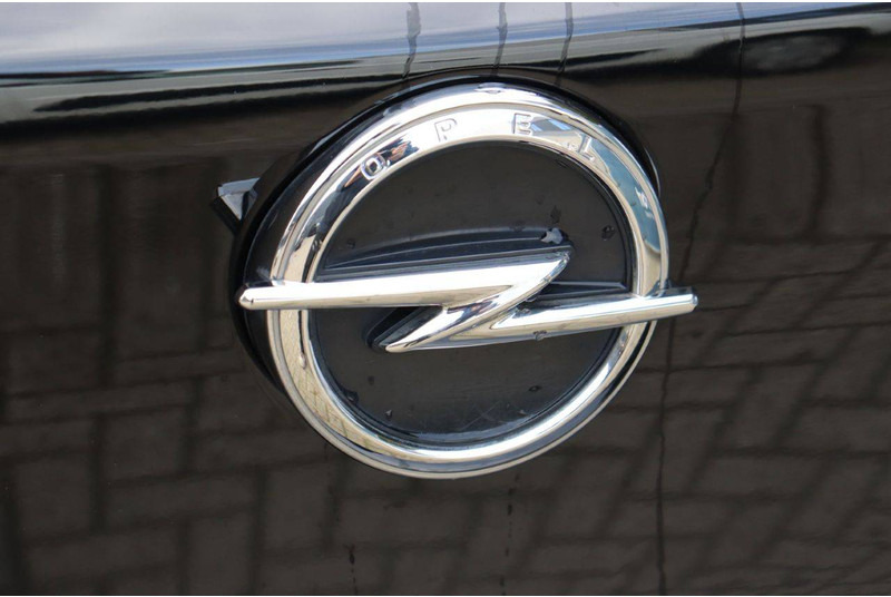 Седан Opel Corsa: фото 15