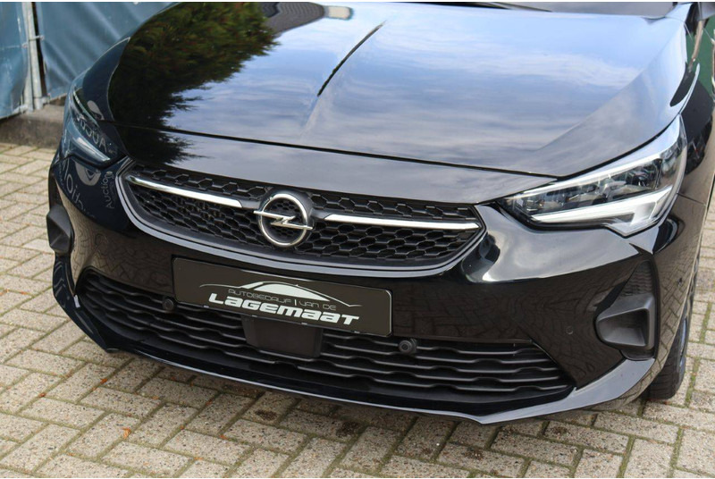 Седан Opel Corsa: фото 10