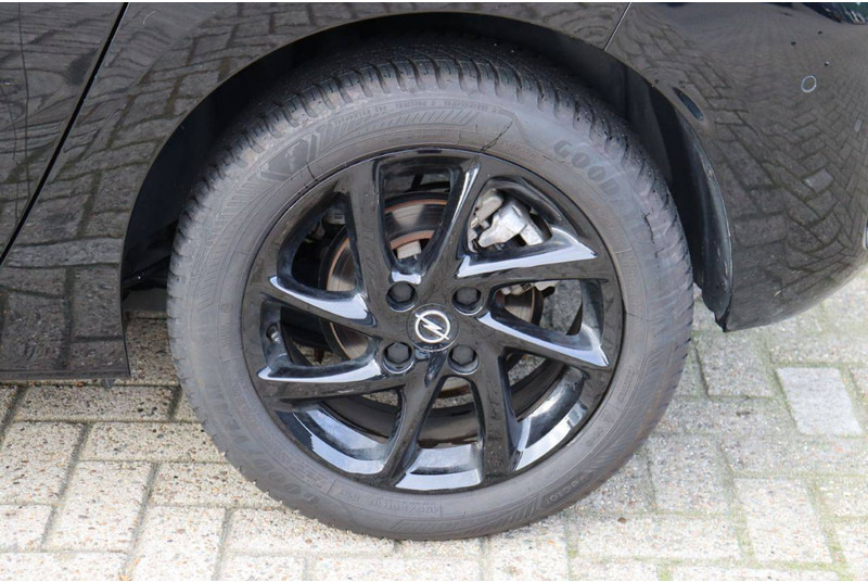 Седан Opel Corsa: фото 13