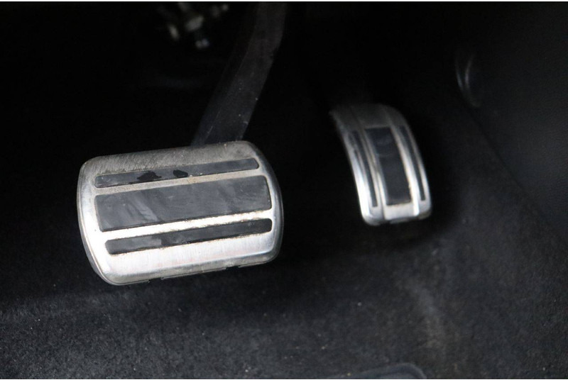 Седан Opel Corsa: фото 20